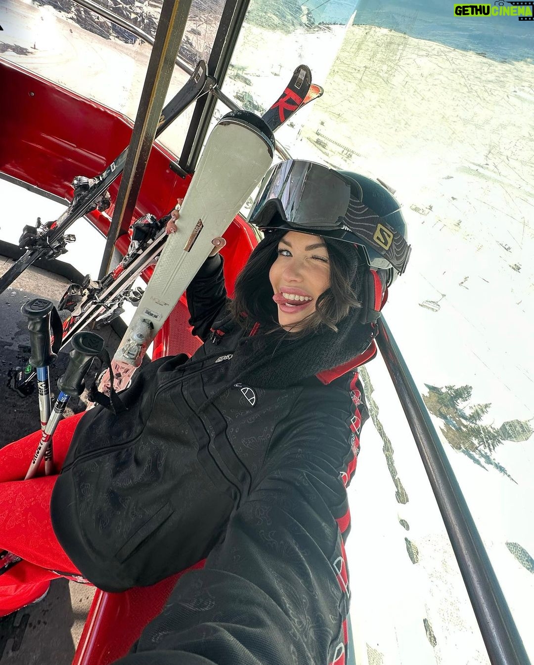 EnjoyPhoenix Instagram - In my ski monitor era ⛷️🥲 L'Alpe-d'Huez