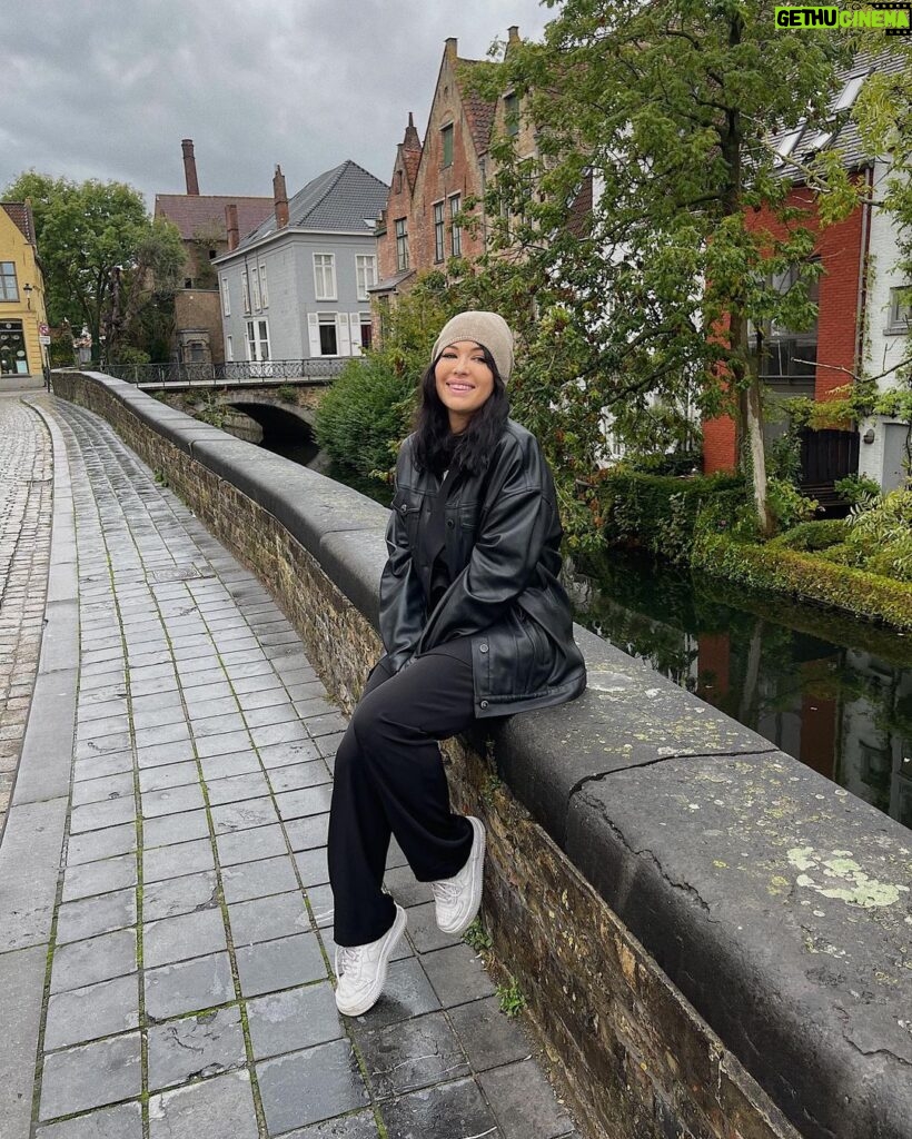 EnjoyPhoenix Instagram - week-end sous la pluie 🌧️ Bruges, Belgium
