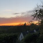 EnjoyPhoenix Instagram - Voici ma 🎞️ de la semaine : 1. Inspection des travaux (pas) fini 2. Mes bébés @honestmindshop 3. ✌🏻 4. Ma garde robe entière 5. Ce sunset 👌🏻 6. 🥔 7. Vous aurez qu’à regarder le Vlog 🥹