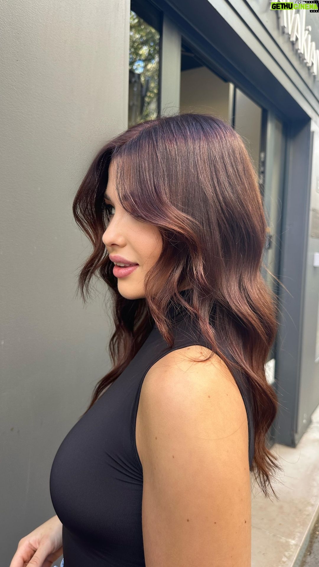 EnjoyPhoenix Instagram - Yeehaw đ€ Jâai suivi la trend du Cowboy Copper aprĂšs avoir bavĂ© dessus tout lâĂ©tĂ© đ„č Jâavais envie de changer un peu de tĂȘte tout en restant foncĂ©e parce que je suis trop habituĂ©e maintenant, et jâADORE đâ„ïž Je sais pas combien de temps je resterais comme ça mais le mieux dans lâhistoire câest que mes cheveux vont trĂšs trĂšs bien đźâđš Vous validez la couleur pour lâautomne ? đ #CowboyCopper #hairtransformation Lyon, France