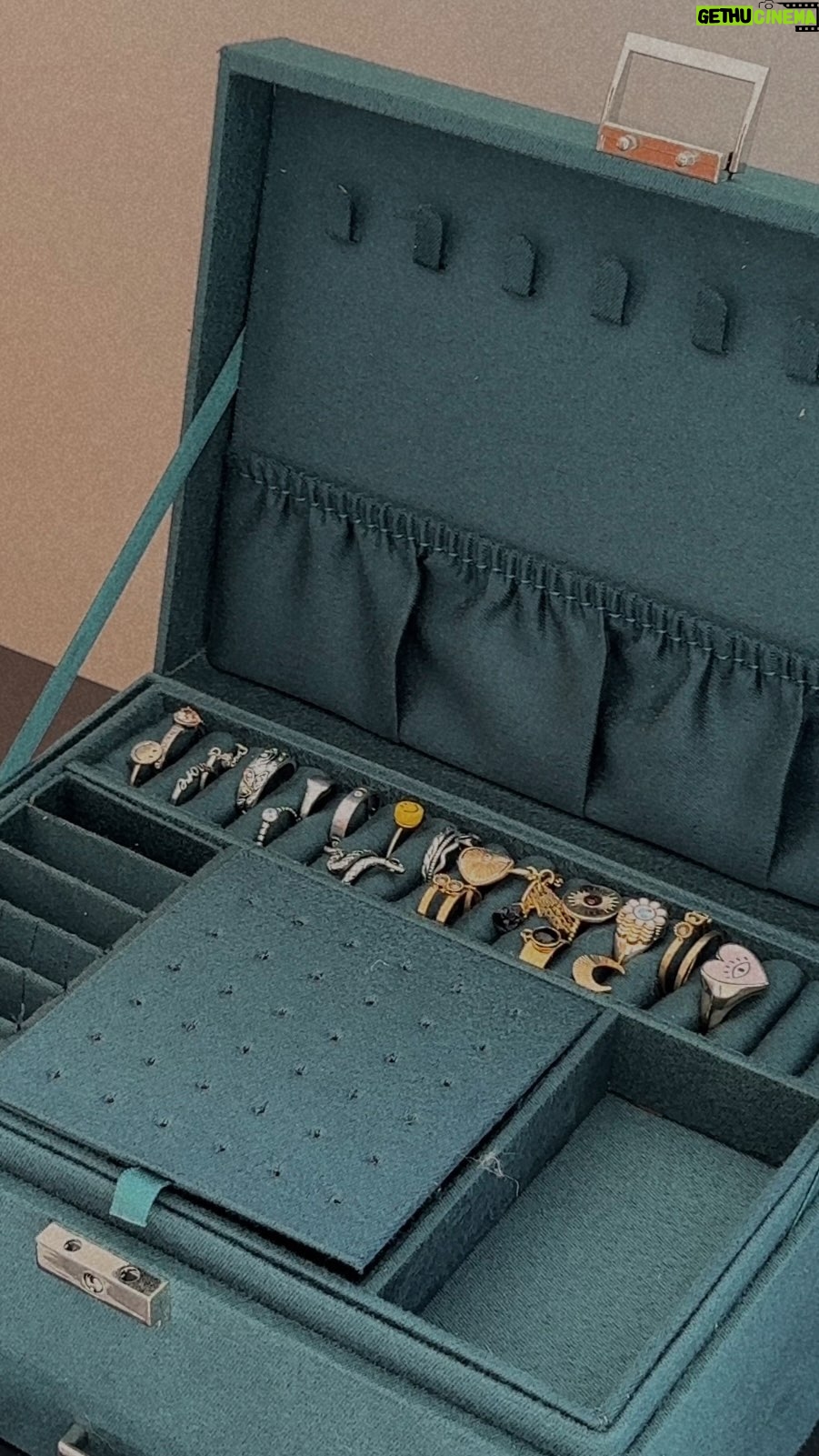 EnjoyPhoenix Instagram - Meilleur achat de ma vie 🥹🤍💍 #jewellerybox #organize #boiteàbijoux #asmr