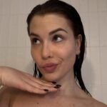 EnjoyPhoenix Instagram - Une semaine éprouvante 🥹 1. Facemask time 🤍 2. Tournage de l’enfer 🤡 3. C’est possible dans mon salon ?? 4. C’est la chandeleur ouuuuuuuu ?? 5. Matin rose 💘 6. Soon 👻 7. Flemme mais on lâche rien hein Paris, France