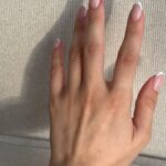 EnjoyPhoenix Instagram - Si vous manquez d’inspiration pour vos ongles cet été, partez sur une base solide 🫡🤍✨ #nailinspo2023 #nails #nailsidea