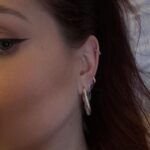 EnjoyPhoenix Instagram - Week 6 🗓️ 1. Discretion et élégance 💅 2. J’ai fait un nouveau piercing hihi 3. Moi qui pense trop dans le métro 💭 4. Toute ma vie en vadrouille 🧳 5. Fière de la team @po.agency 🤝🏻 6. J’aime trop la déco 🖤 Paris, France