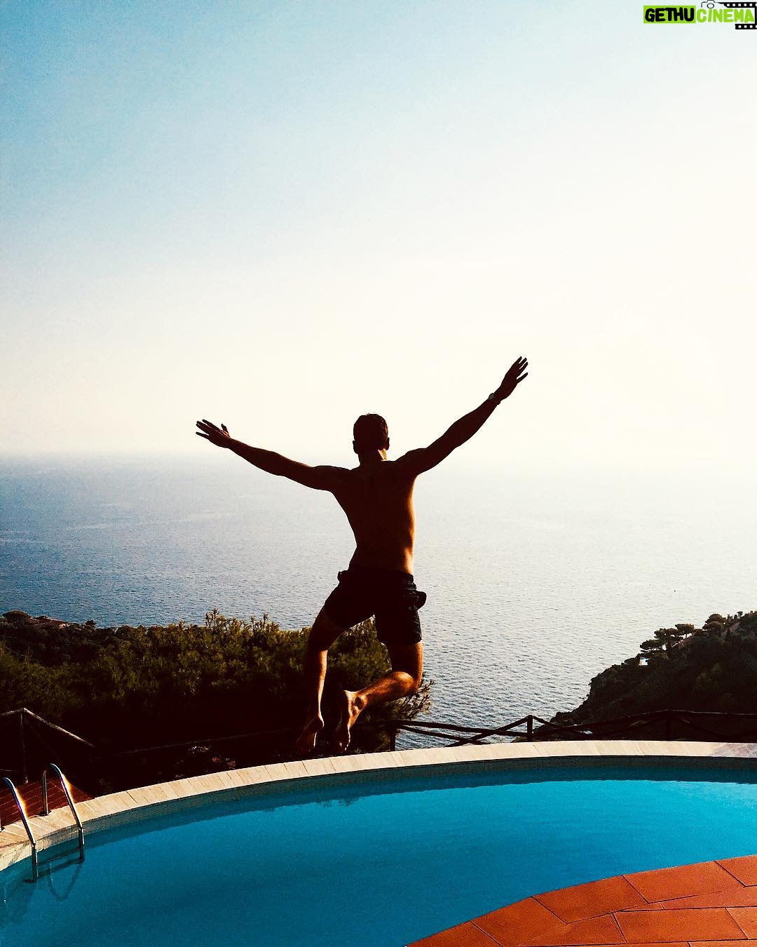Enrico Oetiker Instagram - Flyrich🦇 #diving Monte Argentario
