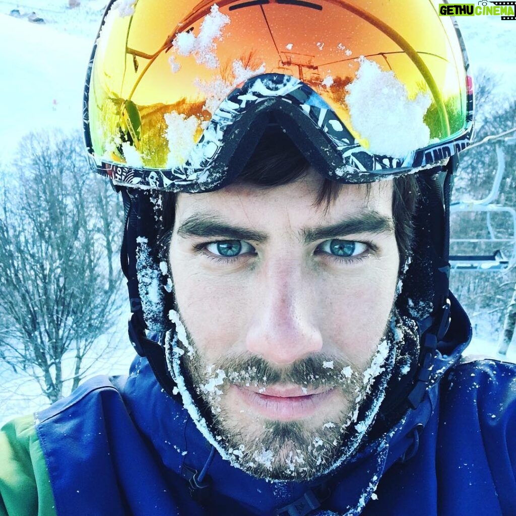 Enrico Oetiker Instagram - Powder day ❄️ 🏂 #powder #snowboarding #sellaronda Selva Di Val Gardena, Dolomiti, Italia