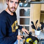Enrico Oetiker Instagram - Sunday scrambling 🍳 ph. @mgaiamarotta Sweatshirt @msgm @massimogiorgetti . . . . . . . . . . . . . . #enricoetiker #style #actorslife