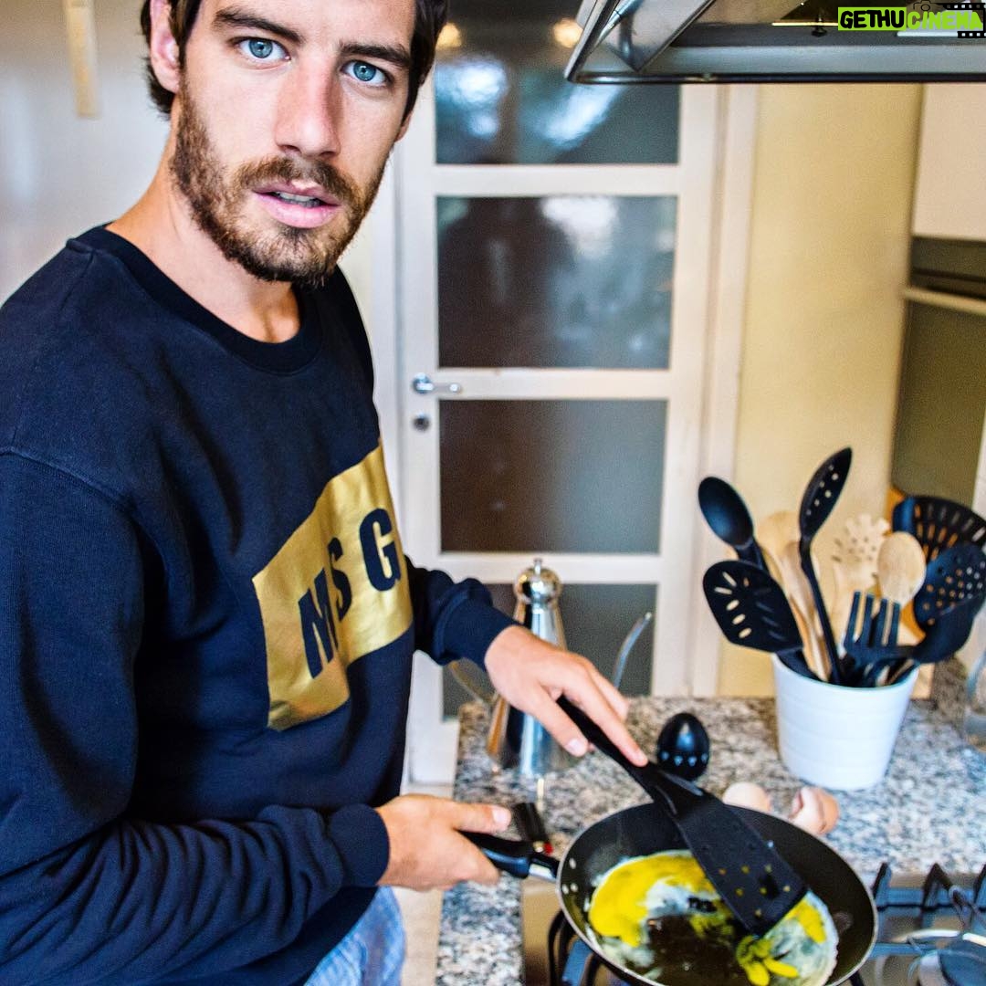 Enrico Oetiker Instagram - Sunday scrambling 🍳 ph. @mgaiamarotta Sweatshirt @msgm @massimogiorgetti . . . . . . . . . . . . . . #enricoetiker #style #actorslife