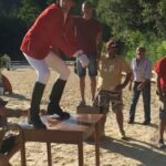 Enrico Oetiker Instagram – Strana cosa, il tempo. Due anni, così pare. Duri, meravigliosi.  Che dire?!Grazie. Ai miei compazzi di viaggio, a tutti i reparti che permettono a questa giostra di girare, a chi ci ha dato fiducia e a Voi; che ogni giorno ci avete seguito…
E poi a Te. Leggerti. Wow. Non poi così diversi noi in fondo, vero?! Provarti allora addosso. Per gioco; cioè sul serio. Averti quindi in affido. “Ti senti pronto?” “No, tu?” “Neanche…”. 
A posto: facciamolo allora, dai. Ché la paura è voglia, è linfa. Al massimo cadiamo. Tanto siamo in due…Alle brutte mi allunghi la mano, Ti allungo la mano. 
Partiamo. Sbagliamo. Cadiamo. Impariamo insieme. Sbagliamo. Cadiamo di nuovo. Sbattiamo i piedi, i denti, le ossa, il cuore. Sbagliamo di nuovo. Cresciamo. Impariamo a fatica, ma impariamo ad amare: ed amiamo. Immensamente amiamo. Andiamo, e torniamo. Andiamo poi, una volta ancora. Ora però davvero. Stavolta ho deciso di non continuare a darti fiato; a giocare inciampando insieme. Mi dispiace, piccolo, ma credo sia giusto così. Strana cosa il tempo. Due anni, così dicono. Duri, meravigliosi. E adesso di lasciarti andare non è che mi vada poi tanto. Ancora 5 minuti mamma, dai! E come potrei volerlo…Alzi la mano chi vuole. Da casa, dal mare, dal parco non andremmo via mai. Ancora, dai! Finché il letto non si fa stretto, finché le dita non si fanno lesse, finché il giorno non si fa sera. Vero o no?! Eppure crescere a volte vuol dire imparare a rinunciare, andare oltre.
Non so se ti dimenticherò. Strana cosa, il tempo. Non so nulla. Non sono sicuro di nulla. Forse torneremo, probabilmente mi mancherai. E se così sarà, allora ti penserò delicatamente.  Con quella nostalgia che riserviamo alle cose che non sono mai state. Da per sempre, mancate. 
Le cose queste, sole, indimenticabili. 

Ciao Ric 🥀 Paris, France