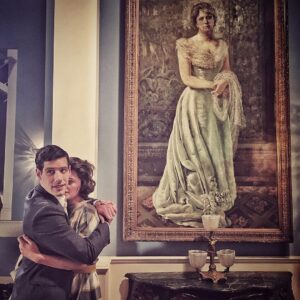 Enrico Oetiker Instagram - Zen dice quando ultima scena arriva tu questo fa’:
1. Tu fa’ serio e concentra di scena
2. Tu fa’ scena
3. Tu ringrazia collega tuo con stringiforte
4. Tu torna a essere cretino felice che in principio eri

Grazie @canepauta per le foto che sembrano quadri 
E Grazie a voi per tutto l’affetto ❤️