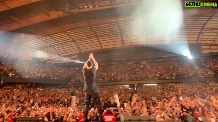 Enrique Iglesias Instagram - Chicago 2 🔥🔥🔥❤️❤️❤️ Allstate Arena