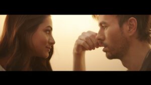 Enrique Iglesias Instagram - 👀⏲ #pendejo #finalalbum #friday #september17 (pre-save link in bio)