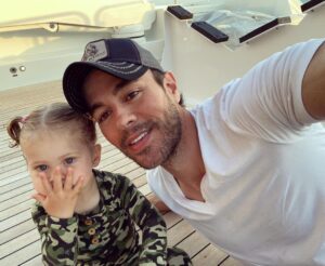 Enrique Iglesias Instagram - Working on something 🙊