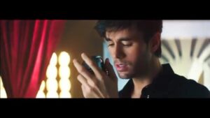 Enrique Iglesias Instagram - Thank you guys for a billion views of El Perdedor.  Muchisimas gracias a todos por un billion de views de El Perdedor y muchisimas gracias @marcoantoniosolis_oficial. 🤟🙏🙏🙏🙏