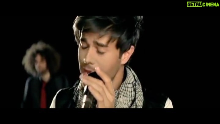 Enrique Iglesias Instagram - #TBT Cuando Me Enamoro