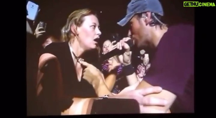 Enrique Iglesias Instagram - I miss you guys like crazy! Can’t wait to be back on the road singing for you all! 🤗#TBT Extraño muchísimo estar arriba del escenario con todos vosotros. Espero vernos pronto!! 🤗