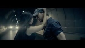 Enrique Iglesias Instagram - #Bailando #video 6 years later and 3 billion reasons to be grateful!!! #thankyou muchas #gracias 🙏 🙏 🙏
-
@gentedezona
@descemerbueno 
@duttypaul