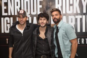 Enrique Iglesias Instagram - Our exclusive FAN ONLY pre-sale is now!!! Don’t miss your chance to see me @Ricky_Martin & @SebastianYatra in some of the best seats reserved just for you guys! Just go to the link in bio & use the code: “EI2020” #EnriqueRickyTour

La pre-venta exclusiva solo para Fans ya empezó! No te pierdas la oportunidad de verme junto a @Ricky_Martin & @SebastianYatra en los mejores asientos de la arena! Ve a link en bio y usa el código: “EI2020”