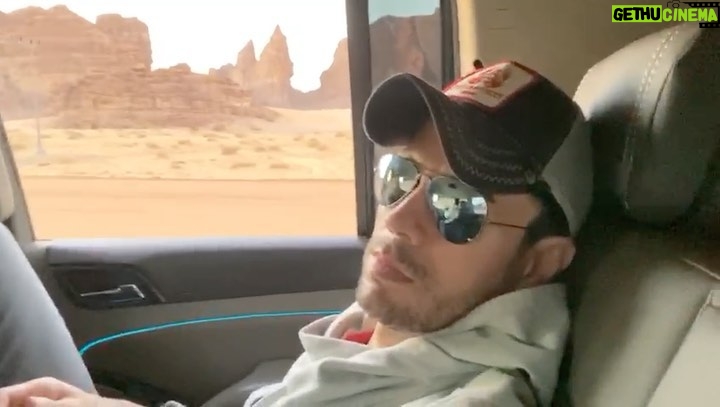 Enrique Iglesias Instagram - On the road again, somewhere in the world...🌎