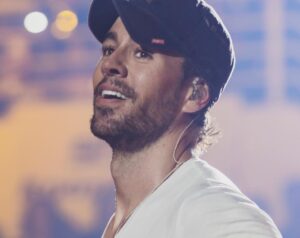 Enrique Iglesias Instagram - 🤟🤟🤟 Bratislava & Milan!!! You’re next 😜 📷: @alansilfen
