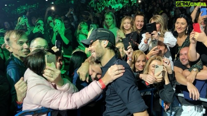 Enrique Iglesias Instagram - #ThankYou for all the #love #Romania!!! 🇷🇴