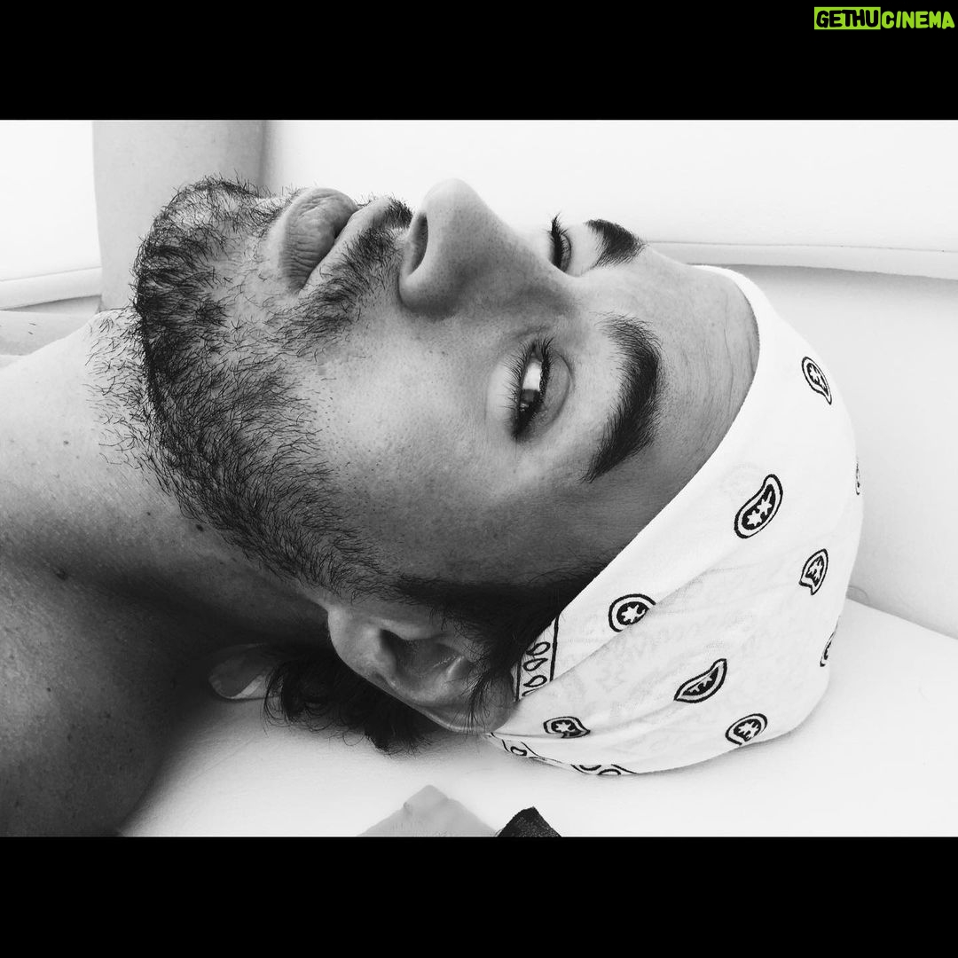 Enrique Iglesias - 480.6K Likes - Sunday, lazy as...