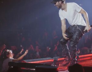 Enrique Iglesias Instagram - 🤟🤟🤟 Bratislava & Milan!!! You’re next 😜 📷: @alansilfen
