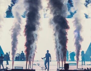 Enrique Iglesias Instagram - 🤟🤟🤟 Bratislava & Milan!!! You’re next 😜 📷: @alansilfen