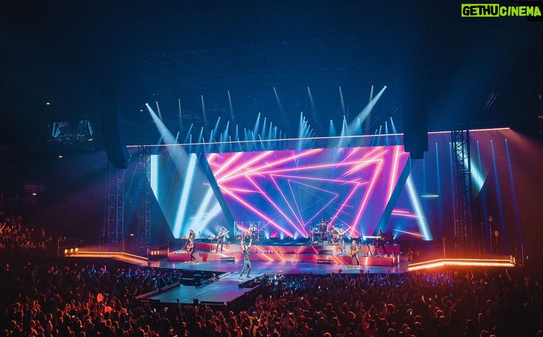 Enrique Iglesias Instagram - Grazie #Roma! See you soon #krakow, #cologne and #Zurich! Rome, Italy
