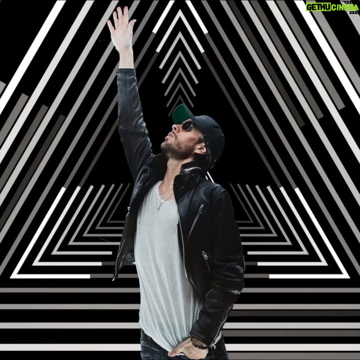Enrique Iglesias Instagram - #Mexico ya nos toca!!! It’s been a while. Can’t wait! #Monterrey #Leon #Guadalajara #CDMX!!!! 🇲🇽