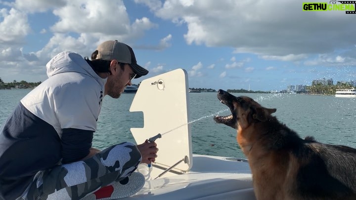 Enrique Iglesias Instagram - 👅😎 Florida