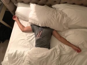 Enrique Iglesias Instagram - #Brussels ready for tonight... just need 12 more hours of sleep 🤪😂#jetlag