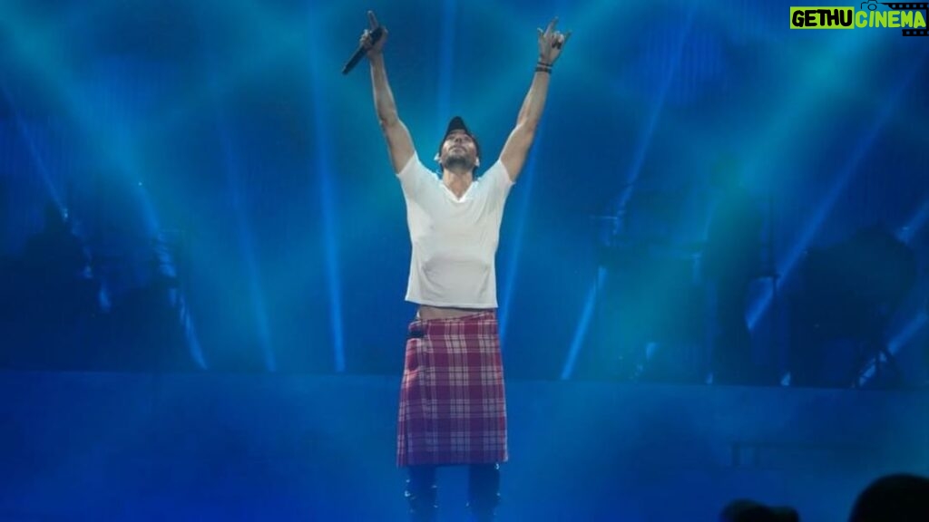 Enrique Iglesias Instagram - When in #Scotland... #ThankYou for all the #love #Glasgow!!!