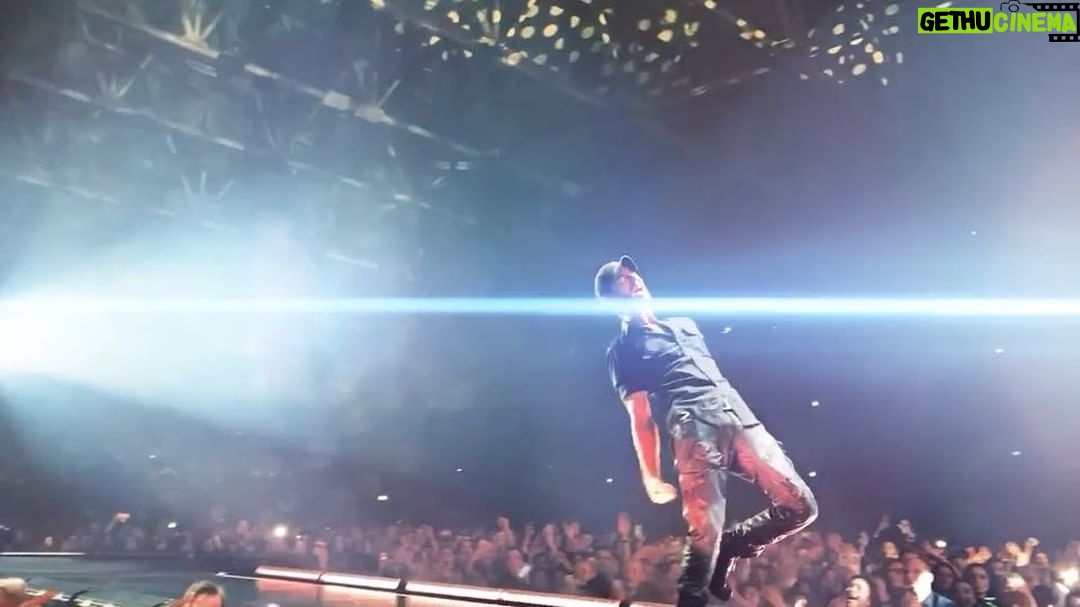 Enrique Iglesias Instagram - #Thank you #Oslo!!! #Kiev, #London, #Manchester, #Birmingham, #Dublin, #Glasgow, #Sofia, #Brussels, #Amsterdam, #Paris see you soon!