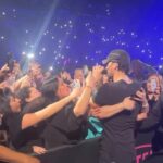 Enrique Iglesias Instagram - 🙏🙏🙏🙏 - Repost @enriquedaily: Enrique is the best to his fans, nobody else like him! (2.17.24) #TheTrilogyTour Kansas City : @tmobilecenter #Enriquelglesias #Enrique #Iglesias #KingOfLatinPop | Follow @enriquedaily for more.