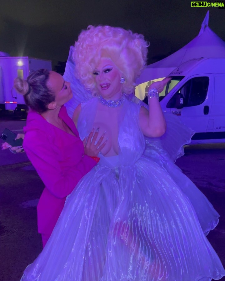 Envy Peru - 21.5K Likes - My first time in Canada 🇨🇦 Montreal was truly one to remember. Thank you so much @ritabagaz and @yannick_brouillette for bringing me to perform during @fiertemontreal 🫶🏼 I had such an unforgettable experience ❤️
What a great stage and line-up of Queens and Kings that shows the art-form in so many amazing ways.
The crowd during the show was also incredible 🤩 Thank you all for the amazing energy and for all the nice words during the M&G ❤️
Big thank you to @bookingcom Travel Proud program and @intercontinentalmontreal for giving me 2 extra stays in your beautiful city ❤️
Hope to be back soon 🍁🇨🇦
Show Video’s: @david___stuart @mimiprettyheart
#fiertemontreal #montrealpride #canada #montreal