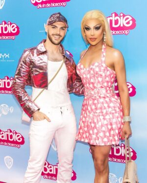 Envy Peru Instagram - Hello Barbie Let’s Go Party @barbiethemovie 💖

From dressing my Barbies as a child to feeling like Barbie herself 🎀

Thank you for having me @warnerbrosnl @nyxcosmeticsnl

#barbie #barbiethemovie #moviepremiere