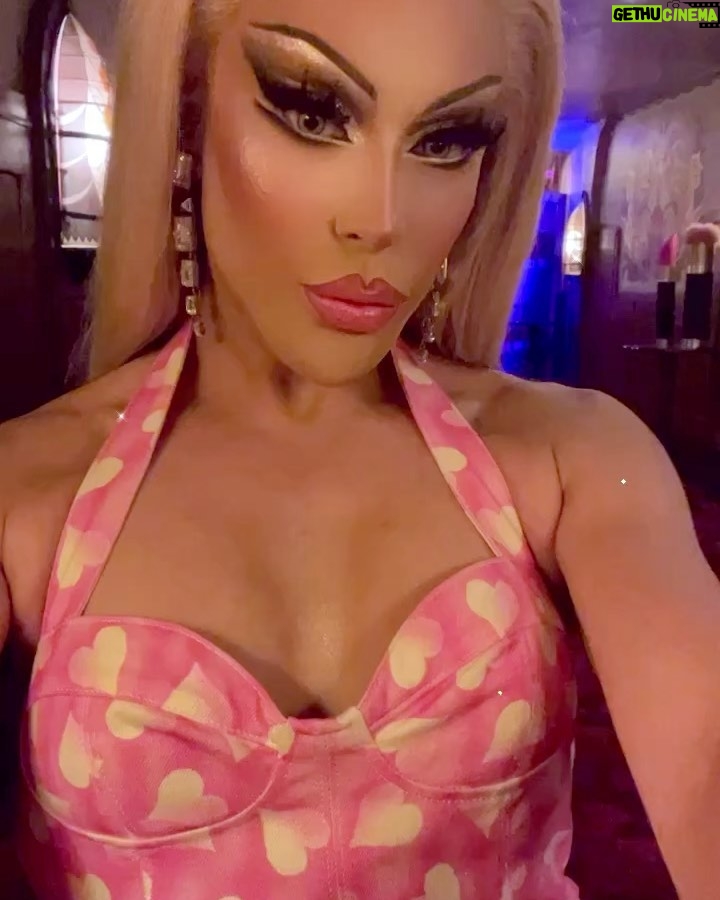 Envy Peru - 27.1K Likes - Hello Barbie Let’s Go Party @barbiethemovie 💖
From dressing my Barbies as a child to feeling like Barbie herself 🎀
Thank you for having me @warnerbrosnl @nyxcosmeticsnl
#barbie #barbiethemovie #moviepremiere
