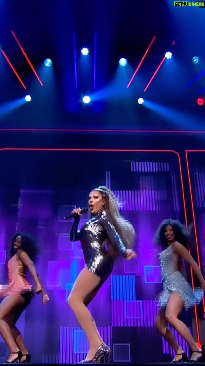 Envy Peru Instagram - On the spot: “Give me your best Beyoncé. You have two back up dancers” 😱😱 Challenge accepted! Thank GOD, I knew this choreo!! Rewatch That’s My Jam 🪇 by creator Jimmy Fallon 🇳🇱✨@NPO3✨@omroepzwart✨ #ThatsMyJam #JimmyFallon #rupaulsdragrace #dragraceholland #beyonce #crazyinlove #rwt #renaissanceworldtour