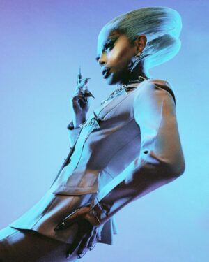 Envy Peru Instagram - Today on my my birthday I’m giving executive lady from the future with the good hair…Age: unknown. Of course in MUGLER🛸

Publication for @mirror_mirror_magazine in
@hm x @muglerofficial
——
Photography: @philinevandenhul
Visualisation: @phil.and.phill
Styling & artdirection: @marjabennebroek
Hair: @wigmayson
Nails: @samu.el
——
#Mugler #HM #MuglerHM #ThierryMugler #Futuristic #makeup #transformation #love #birthday