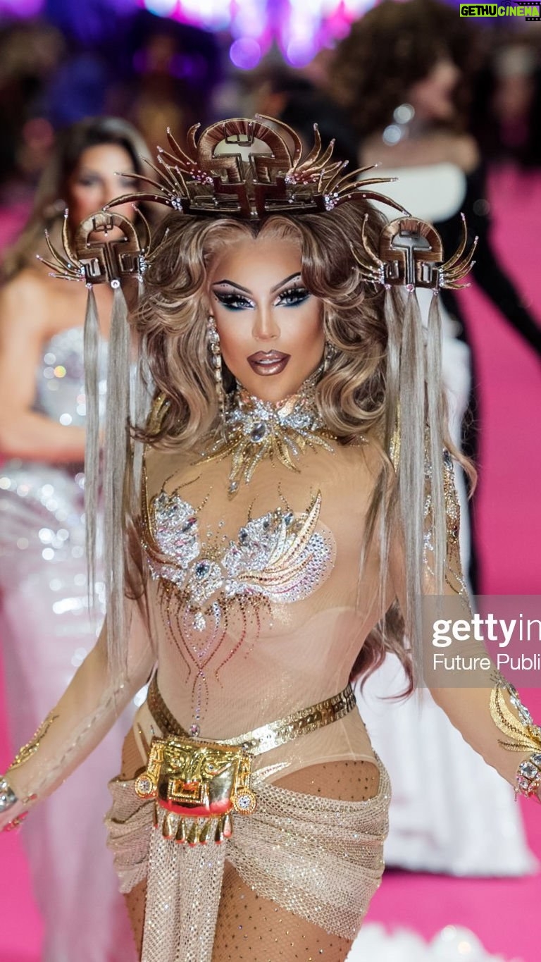 Envy Peru Instagram - Lining up for the Winners walk on the Pink Carpet @rupaulsdragcon UK 2023 🇬🇧 —— #envyperu #rupaulsdragrace #dragconuk #pinkcarpet