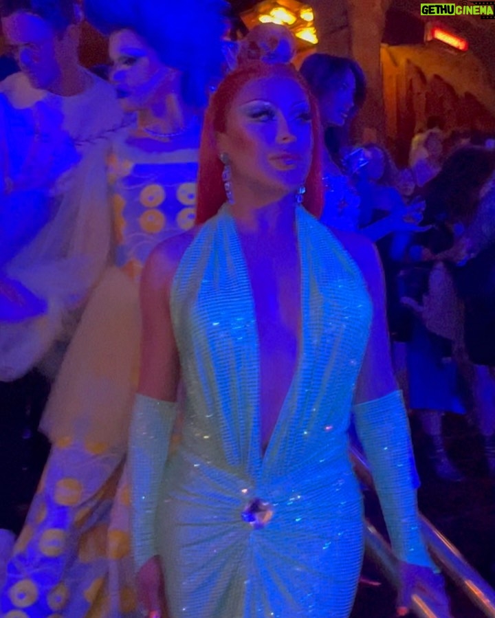 Envy Peru - 28.5K Likes - 🔱🐠 The Little Mermaid 🧜🏼♀️ 🦀
What an amazing movie premiere @disneynl organised. I was so excited to see The Little Mermaid in live action and I was mind blown. There was a time when this seemed impossible. Beautiful movie and it brought back so many memories from when I was child. Loved it 💙
——
Photo 1, 3-5: @edwinsmulders
——
#thelittlemermaid #disney #Ariel #mermaid #love