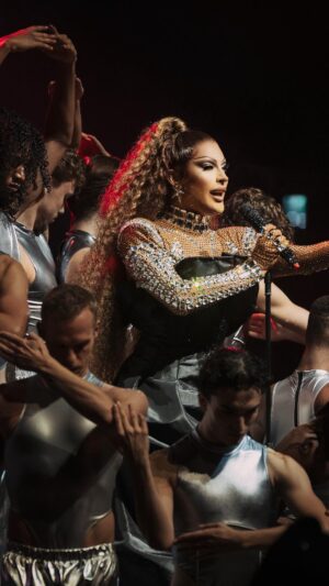 Envy Peru Instagram - ✨Queen B said “The Renaissance is not over” 😱✨

Already one week ago since the Werq The World show. So many amazing video’s and so hard to pick parts. For the ones who weren’t there I’ll upload some of my favourite parts in the coming days 🫶🏼✨

Cover Photo: @andyonderstal

#rupaulsdragrace #werqtheworld #ziggodome #renaissanceworldtour #beyonce #dancers #renaissance
