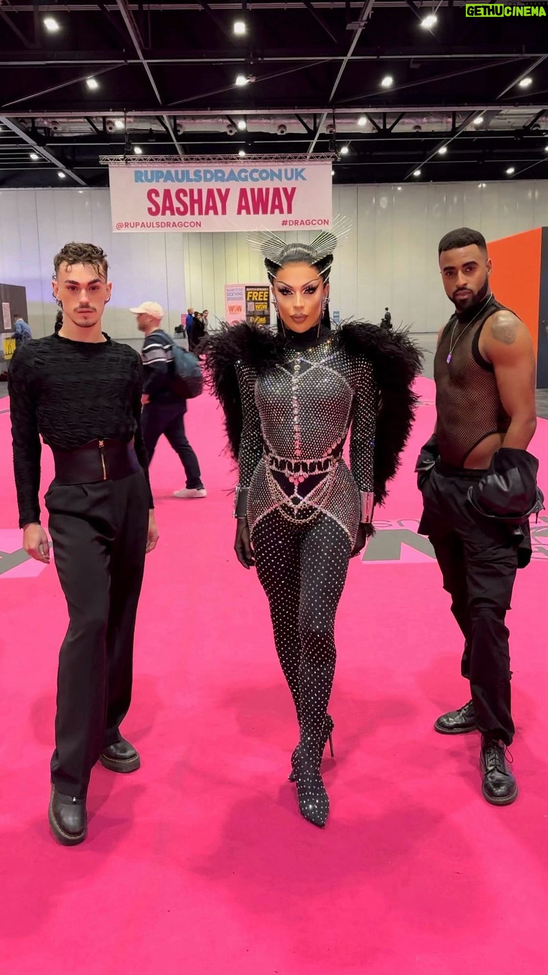 Envy Peru Instagram - See you next time β€οΈ @rupaulsdragcon UK 2024 π¬π§ Video: @spryro #rupaulsdragrace #rupaulsdragcon #rupaulsdragconuk #dragconuk #dragcon #wowpresents #worldofwonder #wowpresentsplus #pinkcarpet #catwalk #trending ExCeL London