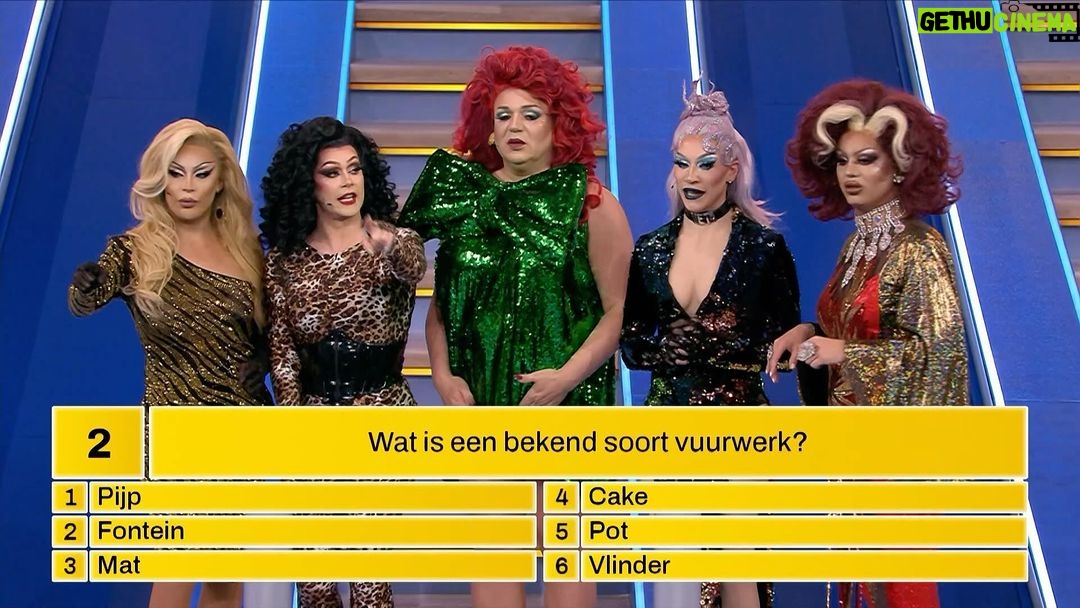 Envy Peru Instagram - Will we keep it dry š±? 10 Questions, 5 Queens, 1 pool š„² CHAOS! The show asked me to select a team of iconic Drag Race Holland Queens š³š± to win 25k for charity. The only catch is that if one of us stand on the wrong answer you will get very VERY wet 𤣠Watch my sisters @janeyjacke @tabitha_og @megan_schoonbrood @keta.minaj and I Tomorrow in the Celebrity special of Kwiss met Sneeuwballen - 21:55 - @sbs6nl #kwissmetballen #kwissmetsneeuwballen #happynewyear #nieuwjaarsduik #dragqueens #hysterie #dragraceholland