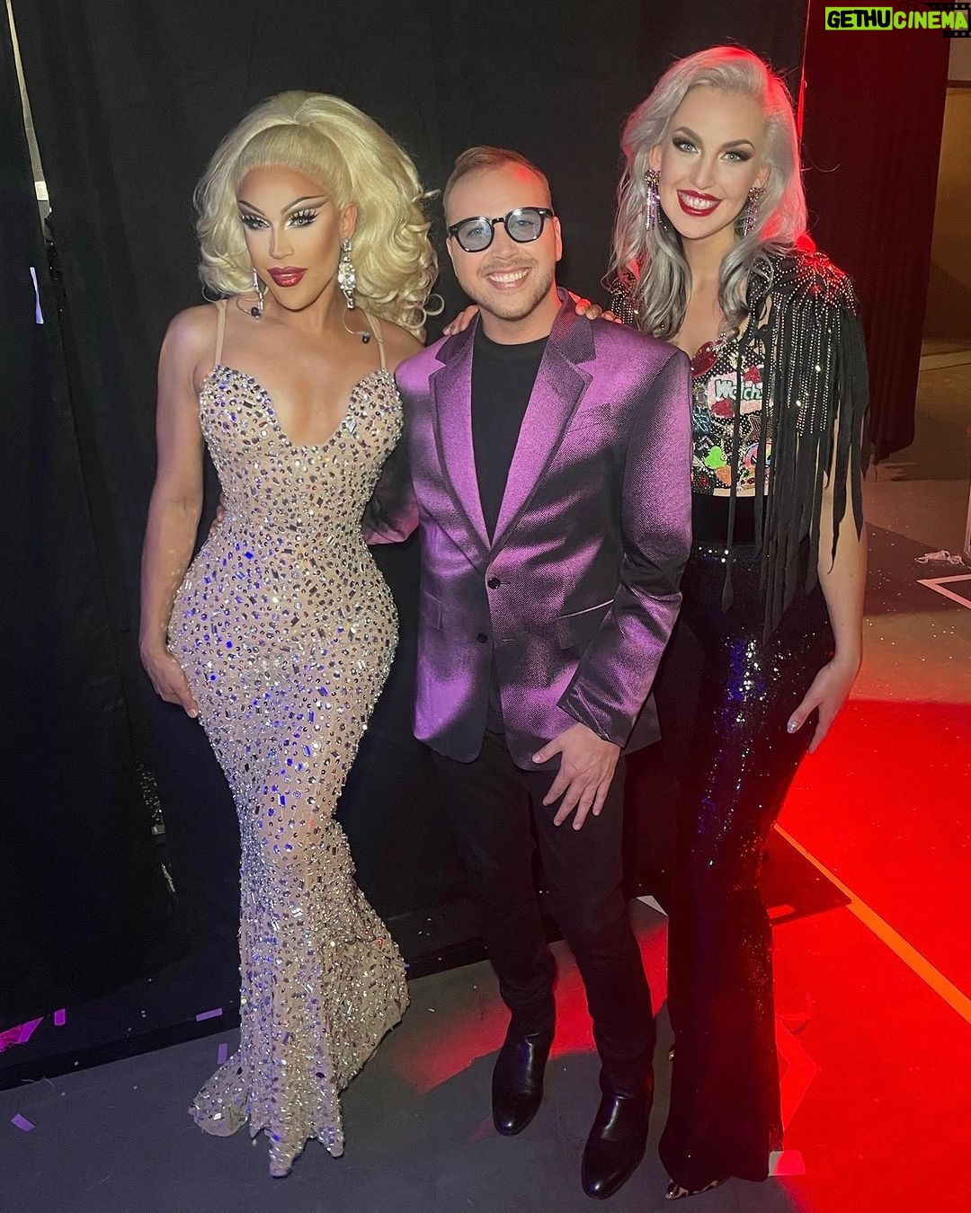 Envy Peru Instagram - FRED & FRIENDS 👠 Once again one to remember!! I did some make up magic on @fredvanleer and transformed him once again back to lady Fred during his 2 sold out shows in Ahoy Rotterdam. Thank you Fred and the whole team for having me with you and for your trust! So so proud of you and to be part of this🥹❤️ I took the opportunity to perform @kylieminogue Padam Padam as a celebration of the release of her new album Tension🌟 Look: @iammamaqueen Photo: @setvexy Video: @daniel_kraussss @spryro @ingereau #fredandfriends #fred&friends #kylieminogue #tension #padampadam Ahoy Arena Rotterdam