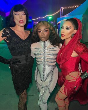Envy Peru Instagram - My first time in Canada 🇨🇦 Montreal was truly one to remember. Thank you so much @ritabagaz and @yannick_brouillette for bringing me to perform during @fiertemontreal 🫶🏼 I had such an unforgettable experience ❤️

What a great stage and line-up of Queens and Kings that shows the art-form in so many amazing ways.

The crowd during the show was also incredible 🤩 Thank you all for the amazing energy and for all the nice words during the M&G ❤️

Big thank you to @bookingcom Travel Proud program and @intercontinentalmontreal for giving me 2 extra stays in your beautiful city ❤️

Hope to be back soon 🍁🇨🇦

Show Video’s: @david___stuart @mimiprettyheart

#fiertemontreal #montrealpride #canada #montreal