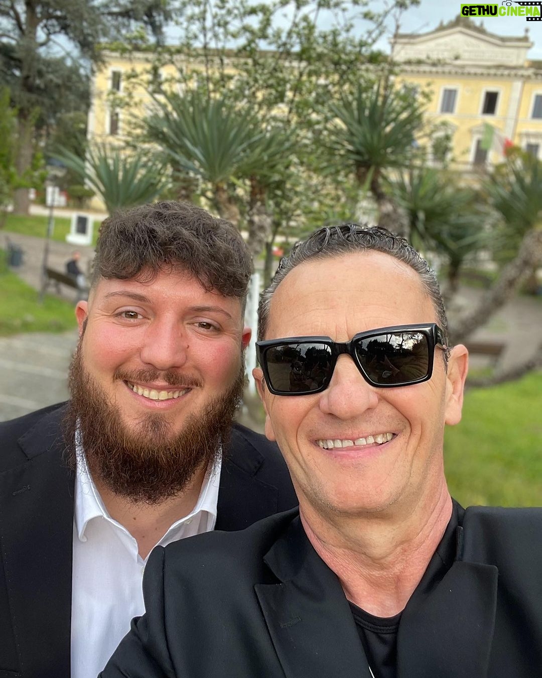 Enzo Salvi - 3K Likes - Oggi 30 Agosto è’ un giorno Speciale ❤️❤️
"L’amore non consiste nel guardarsi l’un l’altro, ma nel guardare insieme nella stessa direzione. Buon anniversario di Matrimonio a noi ❤️ 31 anni ❤️ Sei il mio tutto ❤️ @garby.63
Ti ho donato la vita, ma tu hai reso speciale la Mia. Ti voglio bene figlio mio! AUGURI di Buon Compleanno ❤️ 30 anni 🎂 @manuel_salvi_