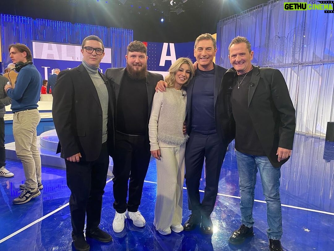 Enzo Salvi Instagram - Oggi ospite di Marco Liorni su ITALIASI! Rai Uno 😜 Con i miei figli e mia nuora ❤️ @marcoliorni
