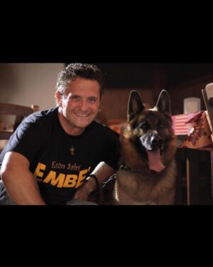 Enzo Salvi Instagram - Tu che dici ‘sono solo cani’
Tu che li allontani dai tuoi figli 
Tu che li insulti quando sporcano in giro 
(invece di prendertela con i padroni maleducati...)
Tu che t’infastidisci per il loro abbaiare 
(e tolleri rumori della città ben più assordanti...)
Tu che li consideri solo un mucchio di pulci 
Tu che vedendo le immagini dei loro soccorsi pensi:
‘tanto per loro è solo un gioco’...
(ah se tuo figlio giocasse così 
invece di piangere per l’ultimo modello di Play Station...)
Loro s’accontentano di una pallina e qualche carezza 
Tu, fermati un attimo e rifletti:
grazie al loro fiuto, pelo, zampa, orecchio, occhi... sono l’unica salvezza per le persone. 💖